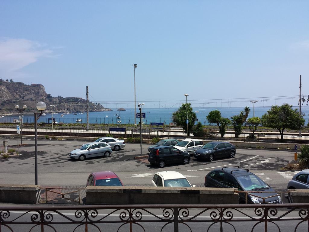 Casa Vacanze Controvento تاورمينا الغرفة الصورة